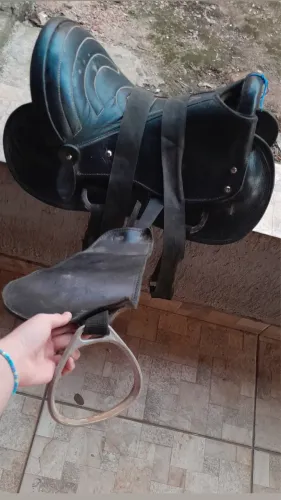 Vende-se sela infantil 
