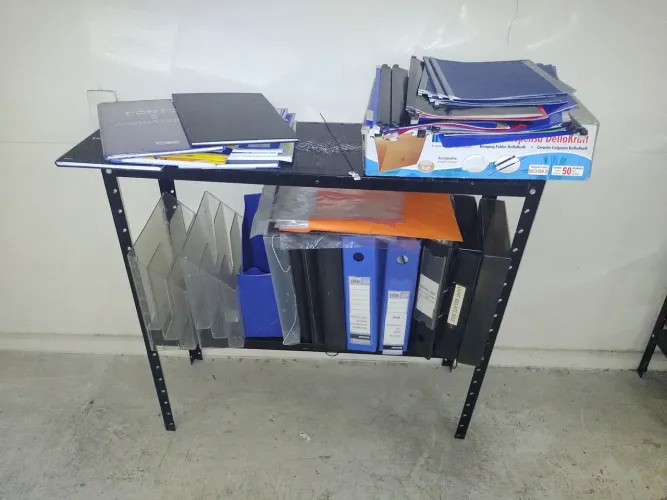 Lote pastas suspensas, 55u, tipo Kraft e coloridas, estado de novas. E outros.