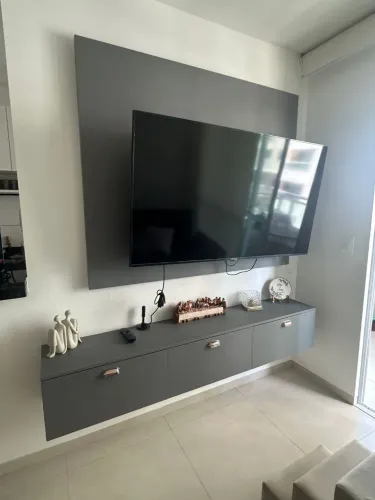 PAINEL E RACK SUSPENSO PARA SALA - 100% MDF | MODERNO E RESISTE