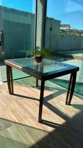 Mesa de jantar tampo vidro 