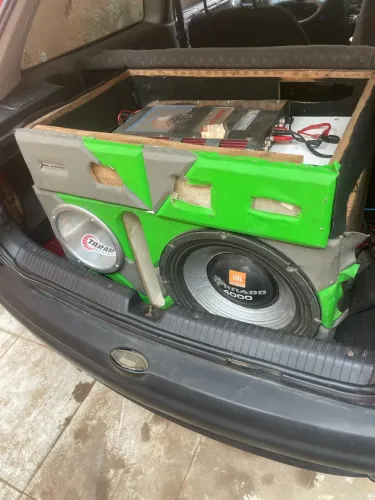 Vendo caixa trio de 15 alto falante mais barra corneta