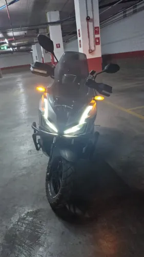 Honda ADV 160 2025 com acessórios