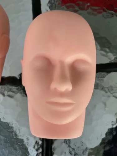 2 cabeça para treino de cílios/maquiagem?