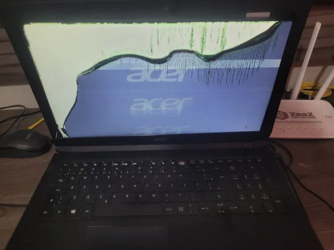 Notebook acer tela quebrada