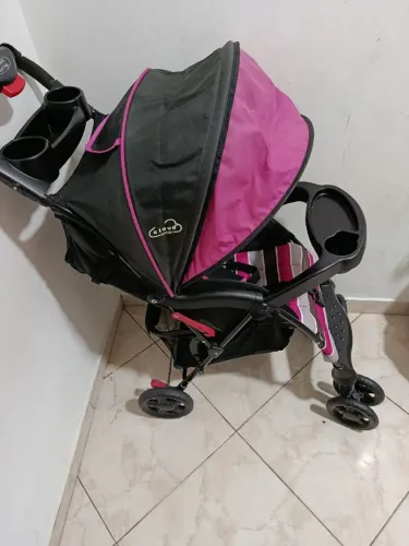 Vende-se Carrinho de bebê kolcraft cloud sport , valor negociável