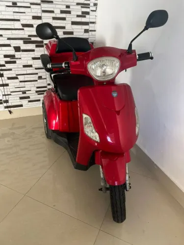Duos triciclos elétricos 