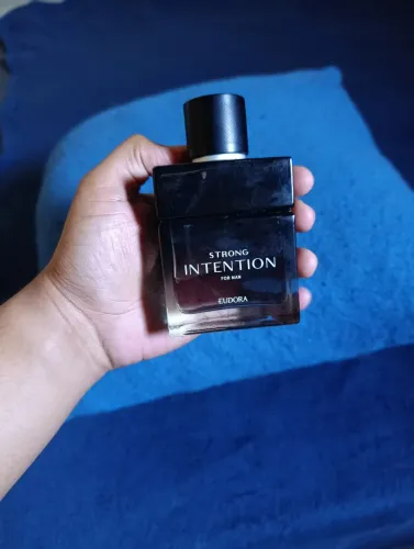 PERFUME STRONG INTENTION FRASCO PELO MEIO