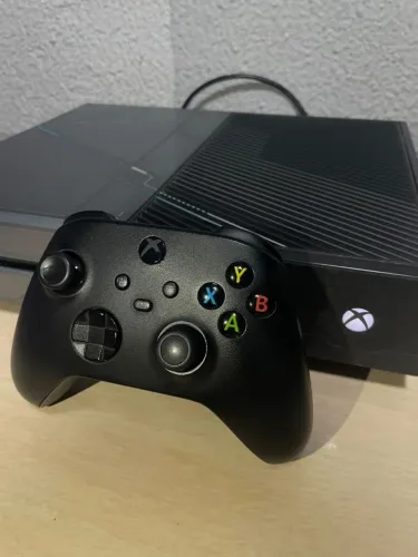 Xbox one fat edição Halo 1t tudo original ( fonte,HDMI) e +1 um controle nova geração