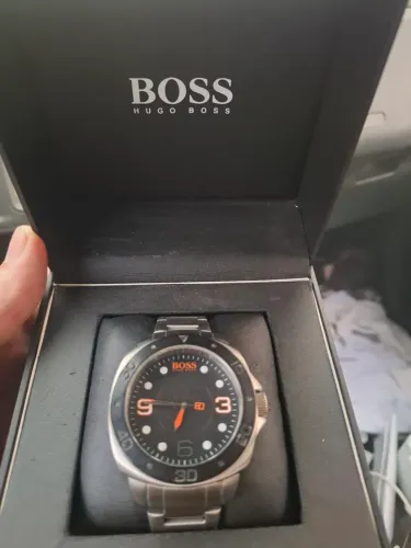 Relógio com pulseira em aço