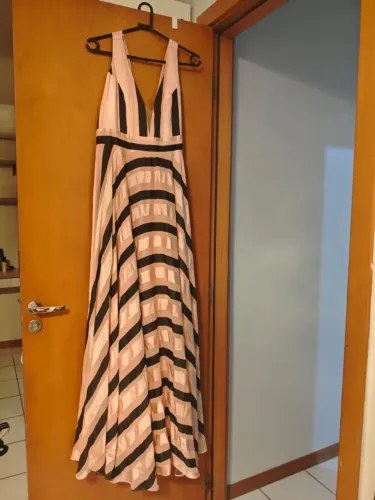 Vestido de festa longo rosa e preto