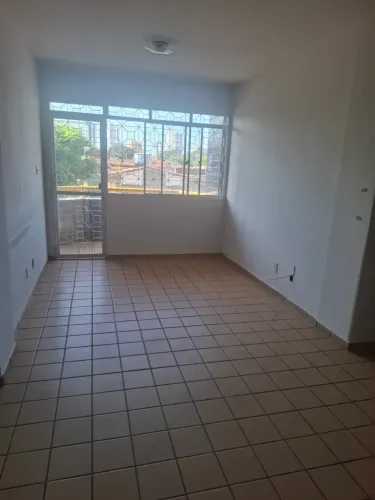 Apartamento com 100m² , 1° andar ( escadaria ) no Brisamar.