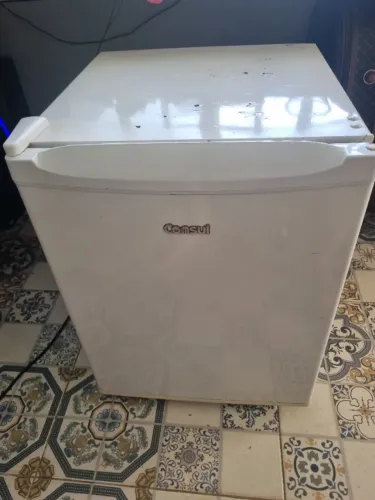 Frigobar Consul 76 Litros 220 volts