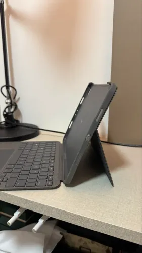 Capa com Teclado Logitech Combo Touch iPad Pro 11" (19, 2ª, ? Geração) - Cinza COM CAPA 