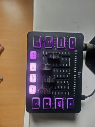 Mixer Fifine SC3 Completo na caixa