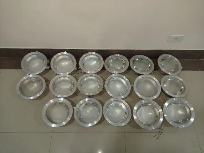 Kit com 17 spots para embutir - NÃO ACOMPANHA LÂMPADA