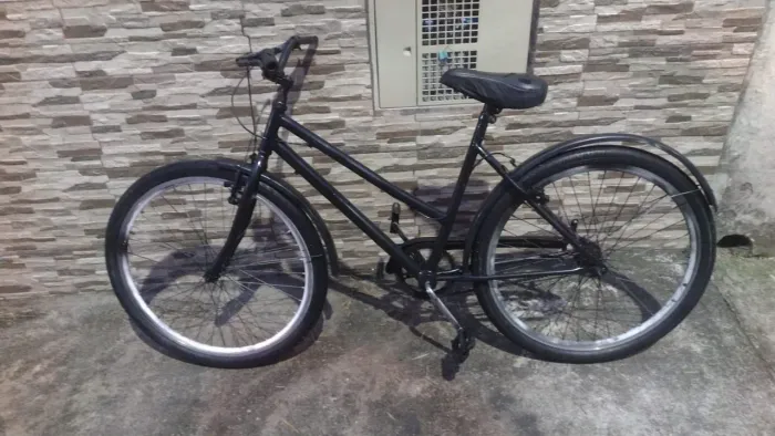 Bicicleta preta de passeio 