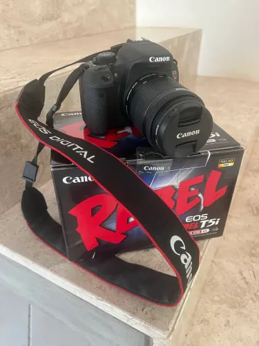 Camera Canon EOS T5i