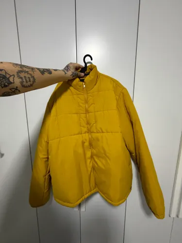 Casaco enfim amarelo mostarda, lindo! Tamanho GG, usado somente uma vez em perfeito estado