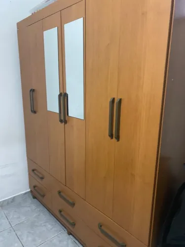 Guarda roupa em excelente estado de conservação