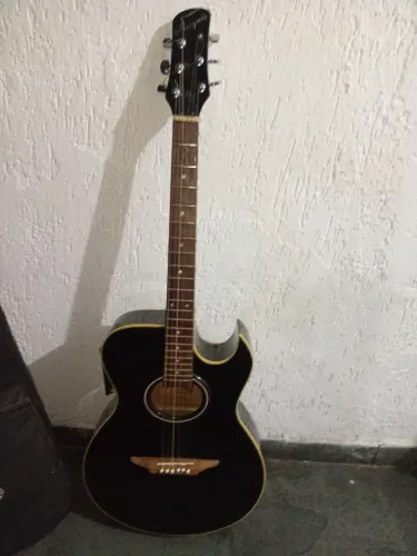 Vende se esse violão