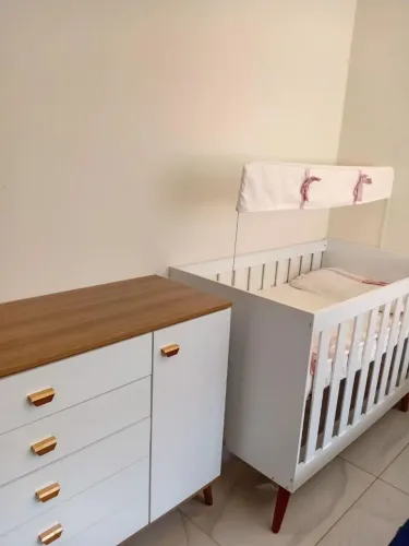 Berço Infantil + Cômoda em Ótimo Estado - Apenas 7 Meses de Uso
