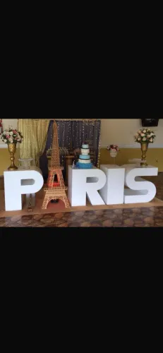 Mesa Paris p decoração de festa usada