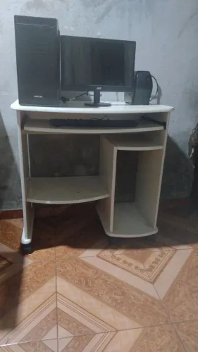 Vendo esse computador com a escrivaninha