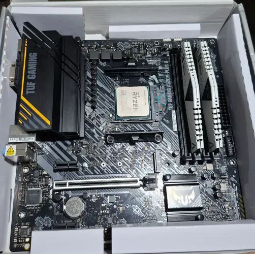 Kit Ryzen 7 5700 / 16GB XPG / A520M Plus