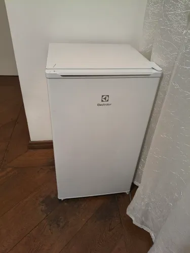 Frigobar 90 litros Eletrolux