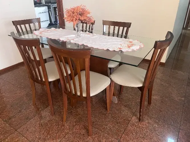 Mesa de Jantar, com 6 cadeiras madeira maciça!