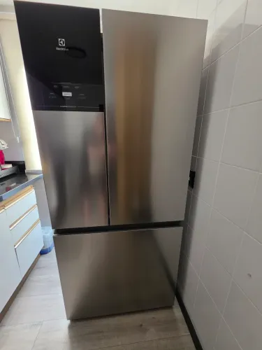 Geladeira Electrolux Frost Free Inverter 590L AutoSense 3 Portas Cor Inox Look IM8S 127v