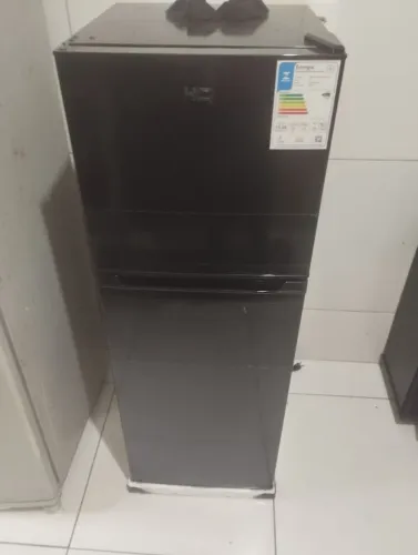 Geladeira Refrigerador Compacto HQ Defrost 150 litros Preta HQ-150RDF