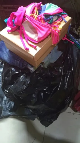 Lote com 300 roupas