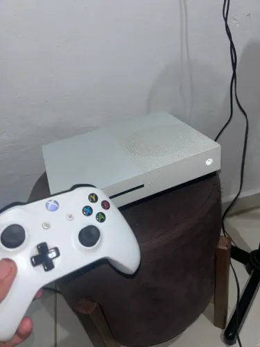 Xbox one 1tb mis um jogo