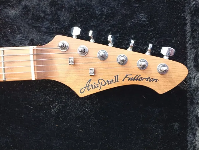 Guitarra elétrica Aria Pro II DG 714 Fullerton com case