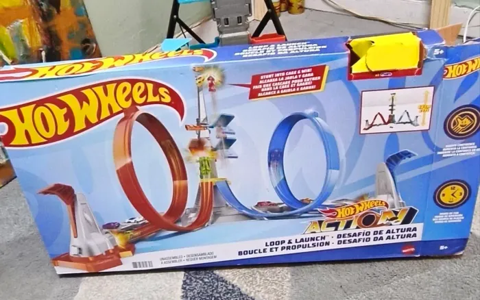 Hotwheels loop e launch