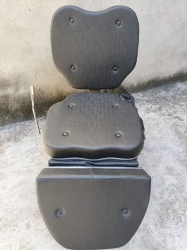 Cadeira hidráulica para salão que também e maca.