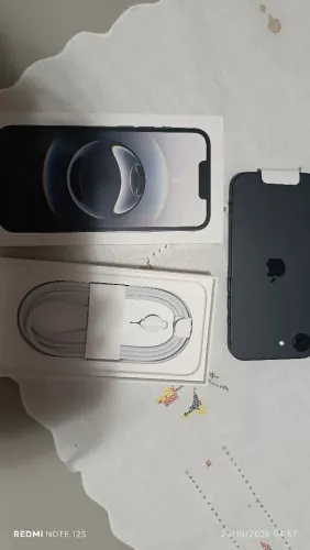 iPhone 16e 256 GB preto.