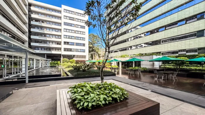 TRÊS SALAS COMERCIAIS UNIFICADAS E MOBILIADAS NO CABRAL Conjunto Comercial Mobiliado No Ca