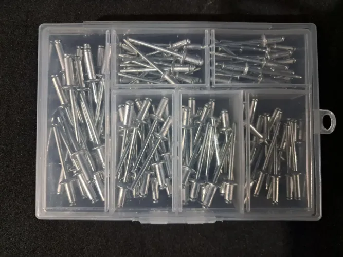 Kit 12 rebites com estojo, novo