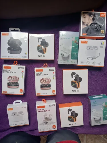 Fones Bluetooth e carregadores de celular 