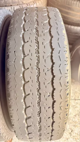 Pneus 225/75/16 CARGA R$150,00 cada.