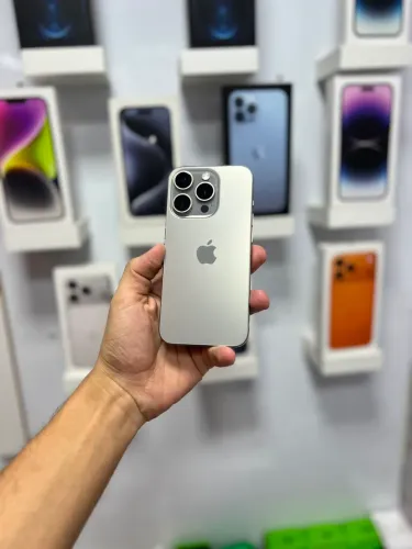 iPhone 15 Pro - 128GB ( câmera nova )  ?3.599,00