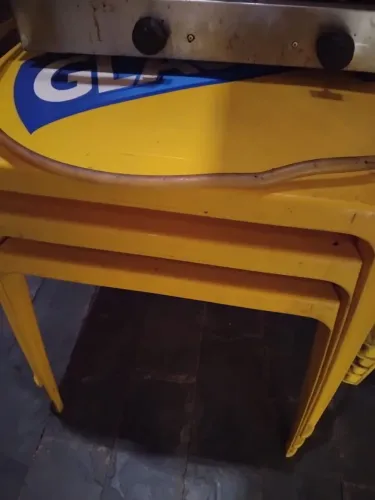 conjunto de mesa e cadeiras