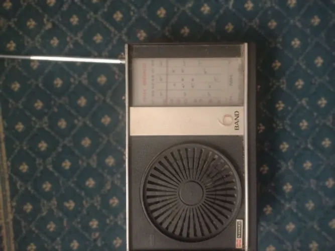 Rádio para colecionadores, precisa de manutenção
