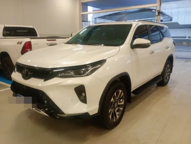 Toyota Hilux SW4 SRX Plat. 4X4 2.8 TB Die. Aut. 2024