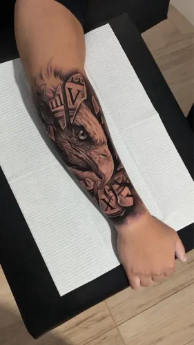 Troco tatuagem por material 