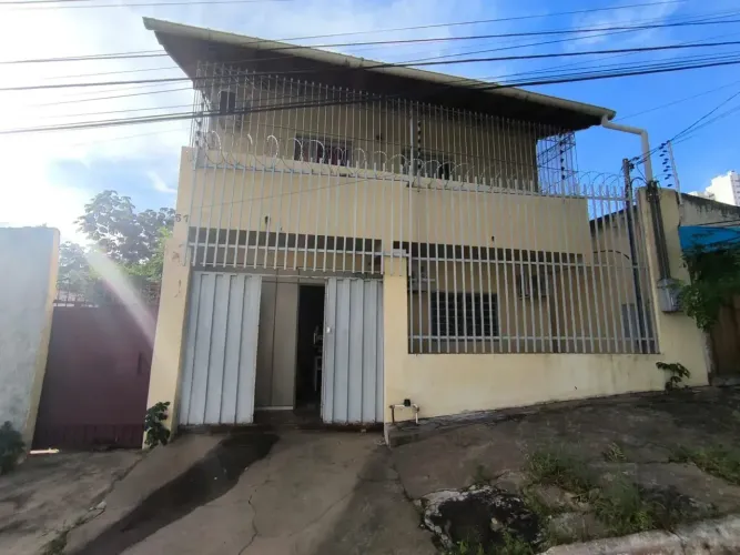 SOBRADO - ARAES / AV. MATO GROSSO