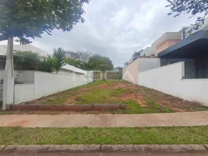 Terreno em Condomínio à Venda no Parque Sisi, São Carlos
