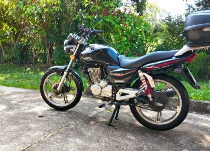 Suzuki GSR 150i bem conservada documento digital em meu nome , só transferir
